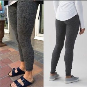 Lululemon herringbone leggings size 4. No piling!